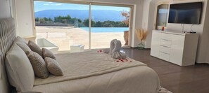 5 bedrooms, iron/ironing board, WiFi, bed sheets