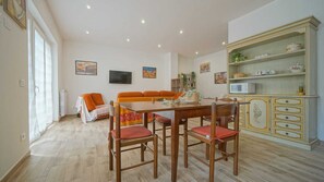 Dining - Spacious apartment near Rome, with indoor parking and garden (Monterotondo)