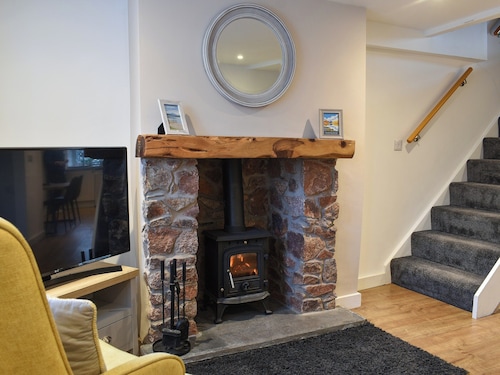 2 bedroom accommodation in Bootle