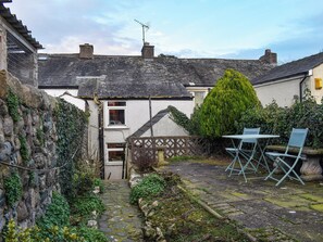 Outdoor dining - 2 bedroom accommodation in Bootle (Bootle)