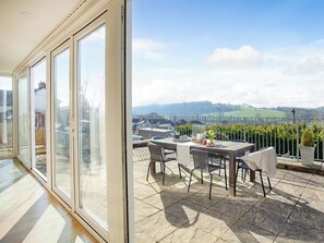 Outdoor dining - 3 bedroom accommodation in Bishops Tawton, near Barnstaple (Bishops Tawton, near Barnstaple)