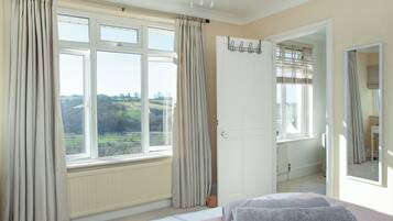 3 bedrooms, free WiFi, bed sheets