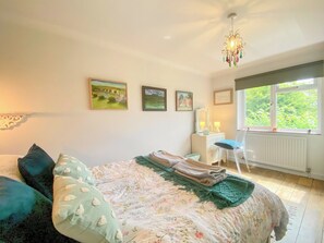 2 室のベッドルーム、WiFi (無料)、ベッドシーツ