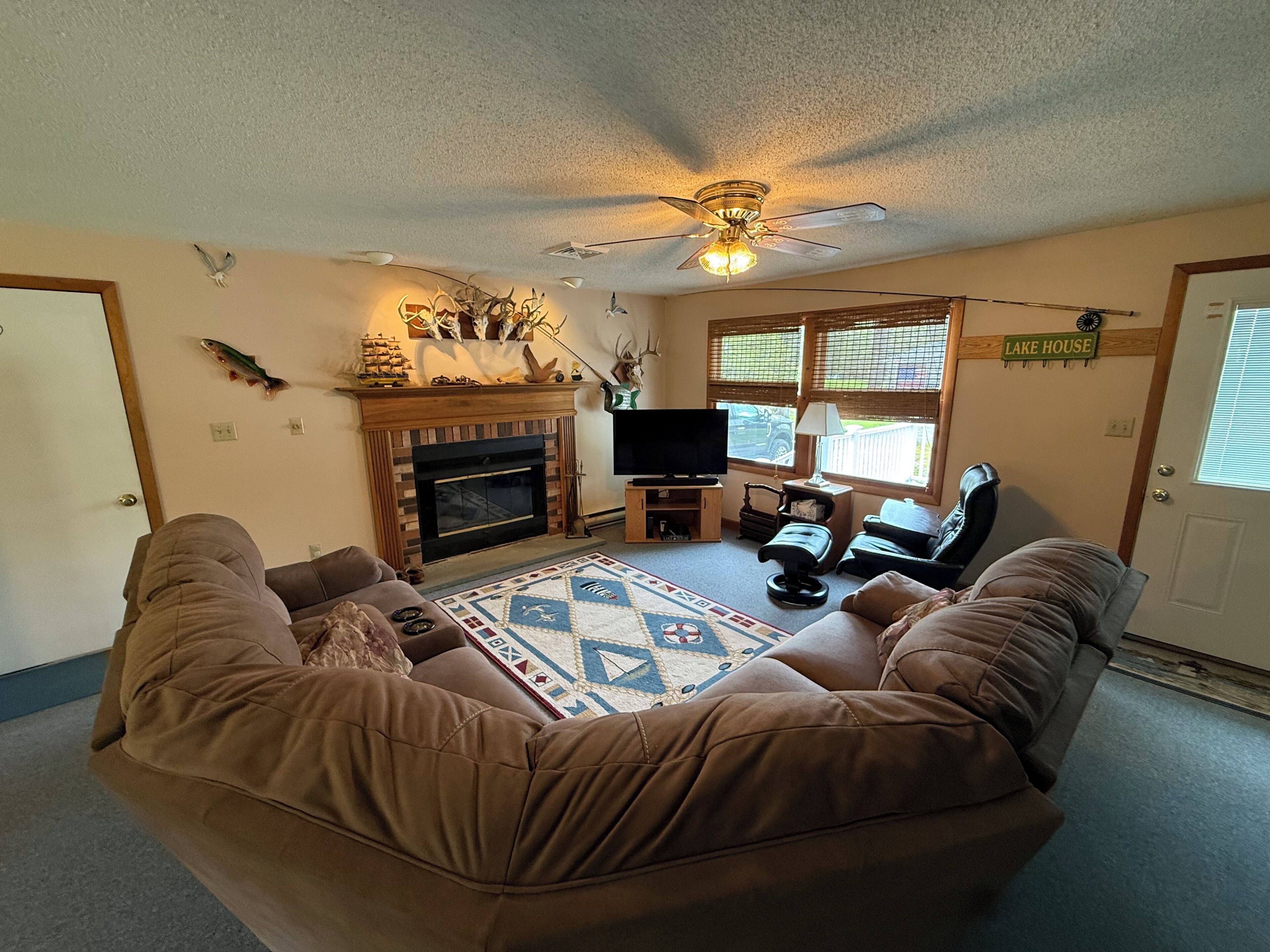 Charming 3-bedroom House With Ac And Wifi On Sandy Pond. - Southwick Beach State Park, Henderson