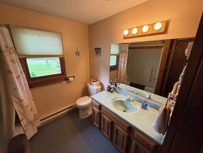 Bathroom - Charming 3-bedroom house with AC and WiFi on Sandy Pond. (Sandy Creek)