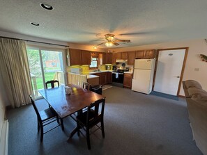 Dining - Charming 3-bedroom house with AC and WiFi on Sandy Pond. (Sandy Creek)