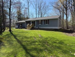 Exterior - Charming 3-bedroom house with AC and WiFi on Sandy Pond. (Sandy Creek)