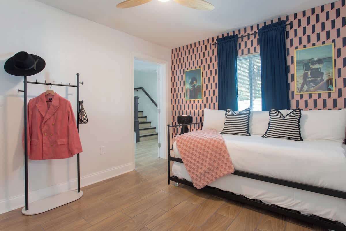 6 chambres, fer et planche à repasser, Wi-Fi gratuit