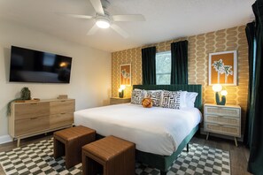 6 Schlafzimmer, Schreibtisch, Bügeleisen/Bügelbrett, Reisekinderbett