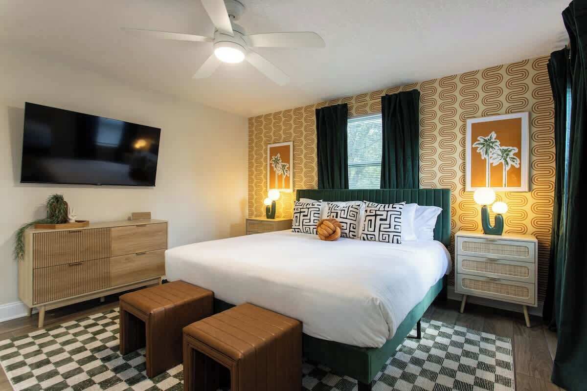 6 bedrooms, iron/ironing board, free WiFi