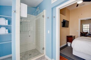 3 bedrooms, iron/ironing board, WiFi