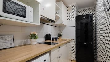 Fridge, microwave