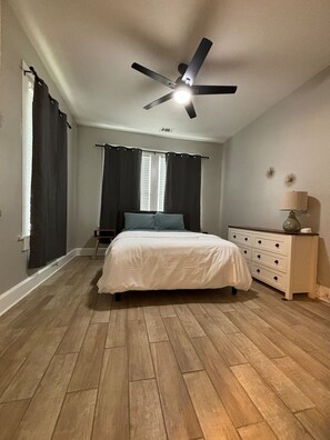 1 bedroom, iron/ironing board, Internet, bed sheets - + Midtown + 1 bed, 1 bath + (Columbus)