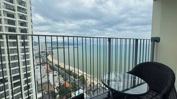 City-Apartment, 2 Schlafzimmer, Strandblick, Executive-Etage | Blick vom Balkon