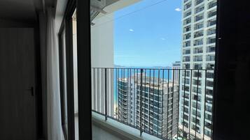 Departamento urbano, 1 habitación, vista a la playa, piso ejecutivo | Vista a la playa o el mar