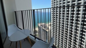 City Apartment, 1 Bedroom, Balcony, Beach View | Pemandangan balkoni