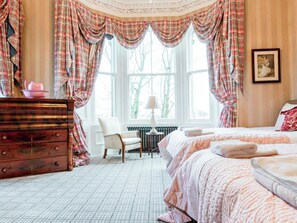 7 bedrooms, free WiFi, bed sheets
