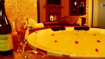 Deluxe Double Room, Balcony, Garden View | Bathroom | Bathtub, free toiletries, hair dryer, towels