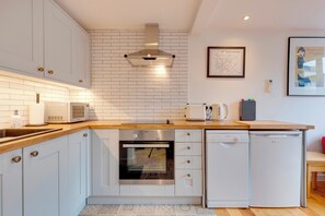 Frigorifero, microonde, forno, lavastoviglie