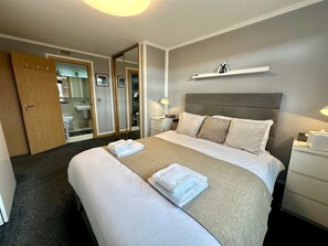 2 Schlafzimmer, Bügeleisen/Bügelbrett, kostenloses WLAN, Bettwäsche