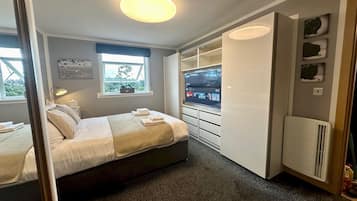2 bedrooms, iron/ironing board, free WiFi, bed sheets