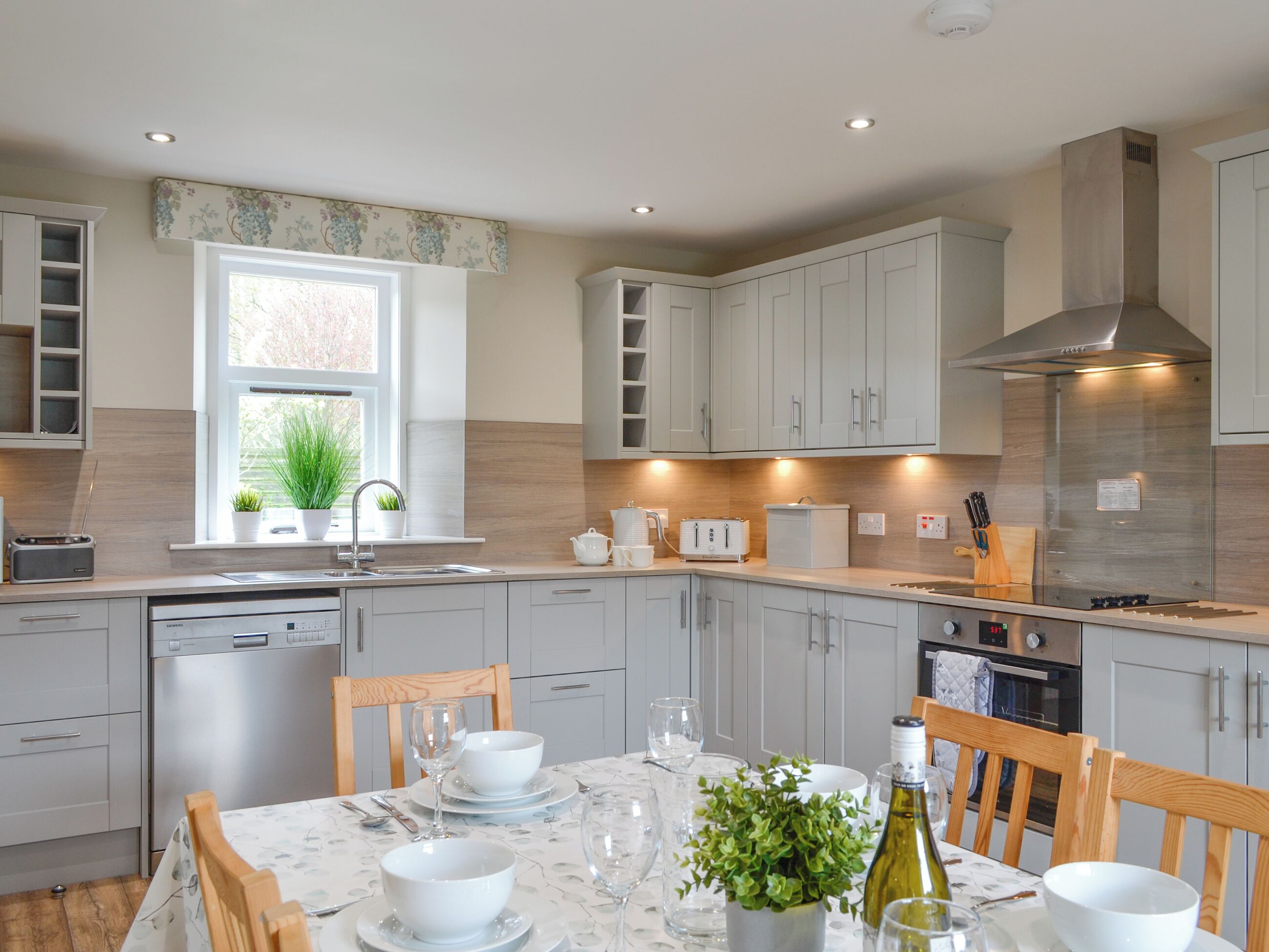 Dishwasher, high chair