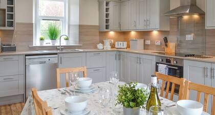 3 bedroom accommodation in Arbroath