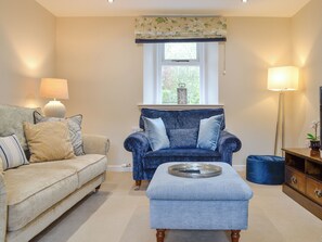 Living area - 3 bedroom accommodation in Arbroath (Arbroath)