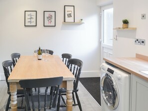 Dining - 3 bedroom accommodation in Amble by the Sea, near Morpeth (Amble by the Sea, near Morpeth)