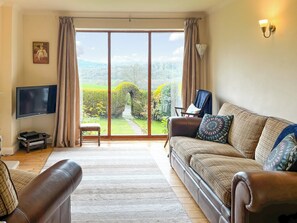 TV - 3 bedroom accommodation in Bamford, near Hope Valley (Bamford, near Hope Valley)