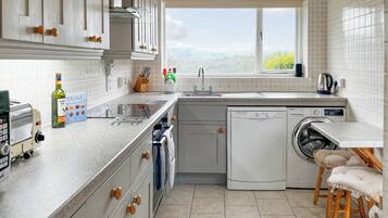 Dishwasher, cookware/dishes/utensils