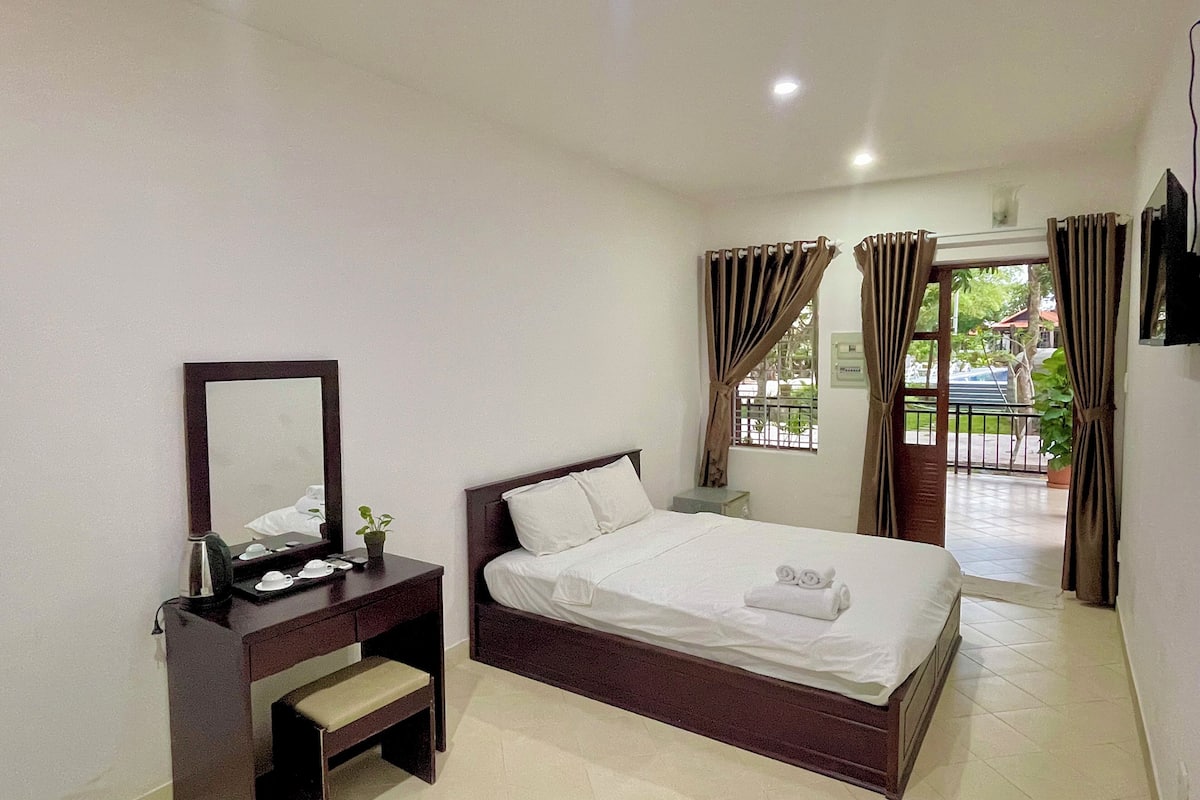 Deluxe Double Room, Balcony, Pool View | Egyptian cotton sheets, premium bedding, free minibar items, desk