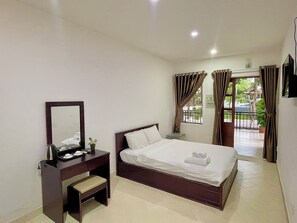 Deluxe Double Room, Balcony, Pool View - Hang Sói Forest Village (Ho Chi Minh City)