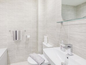 Towels - 4 bedroom accommodation in Buxton (Buxton)