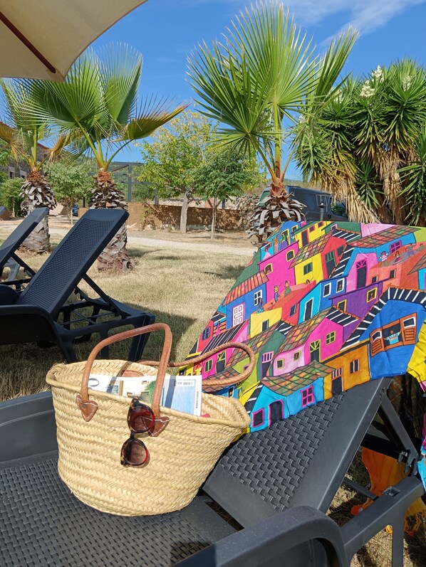 Property grounds - Domaine Camí Romà, between sea and mountains, a haven of peace and nature. (L'Albiol)