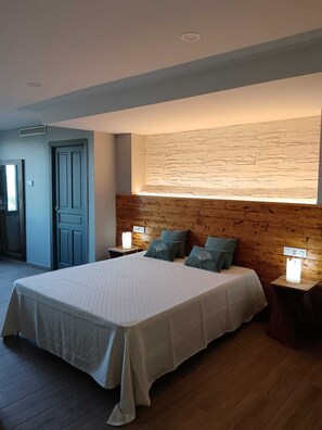 5 bedrooms, desk, iron/ironing board, WiFi - Domaine Camí Romà, between sea and mountains, a haven of peace and nature. (L'Albiol)