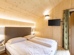House | 4 bedrooms, individually furnished, bed sheets