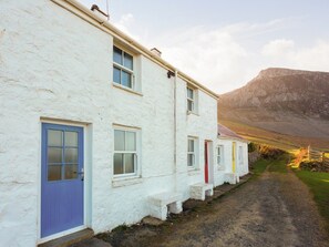 Exterior - 2 bedroom accommodation in Trefor (Trefor)