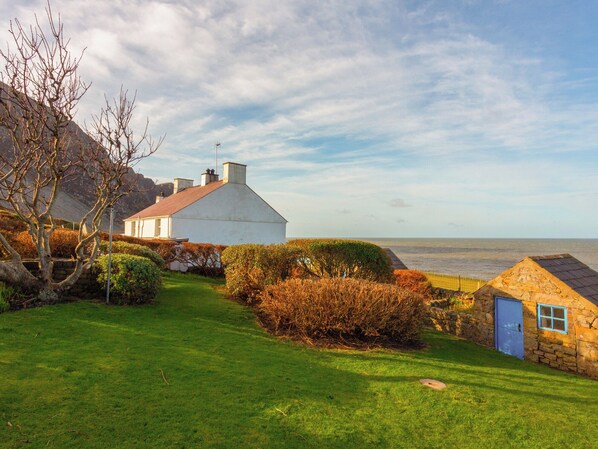Exterior - 2 bedroom accommodation in Trefor (Trefor)