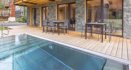 Spacious Apartment With Pool