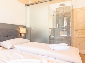 Apartment | Bathroom | Bathtub, hair dryer - Nice Penthouse With Sauna (Sankt Georgen am Kreischberg)