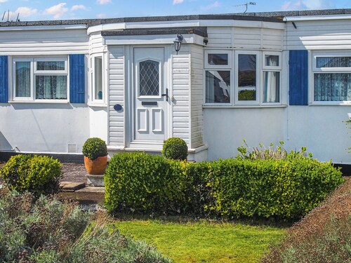 3 bedroom accommodation in Pagham, near Bognor Regis