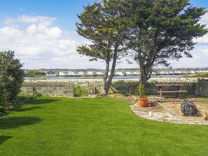 Property grounds - 3 bedroom accommodation in Pagham, near Bognor Regis (Pagham, near Bognor Regis)