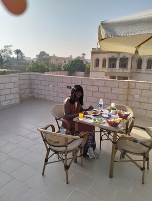 Free daily full breakfast - Antique Pyramids Inn (Giza)