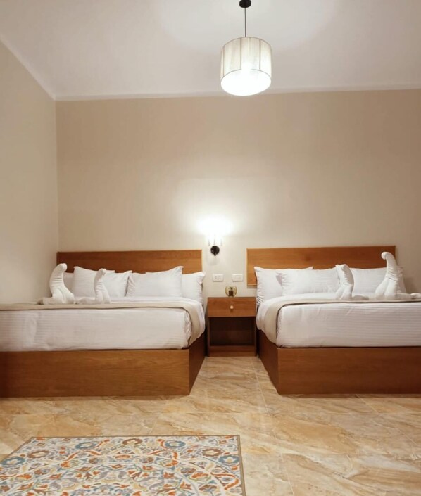 Luxury Quadruple Room, 2 Queen Beds, Non Smoking, Private Bathroom - Antique Pyramids Inn (Giza)