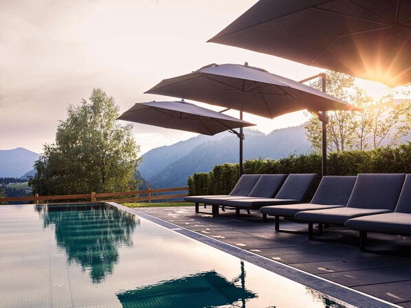 Apartment | Pool | Outdoor pool - Majestic Apartment With Infinity Pool (Sankt Martin am Tennengebirge)