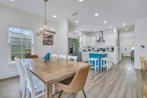 Dining - Seabbatical: Private heated pool, Free golf cart, 2min to beach, Game room (Miramar Beach)