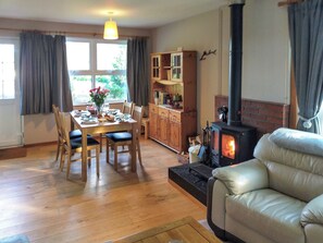 TV, fireplace - 2 bedroom accommodation in Killin (Killin)