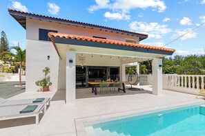 Piscine extérieure