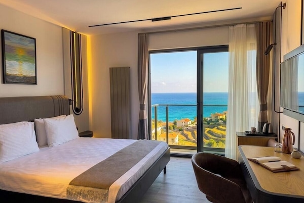 Superior Room | Cadar kapas Mesir, peralatan tempat tidur premium, tilam berlapik
